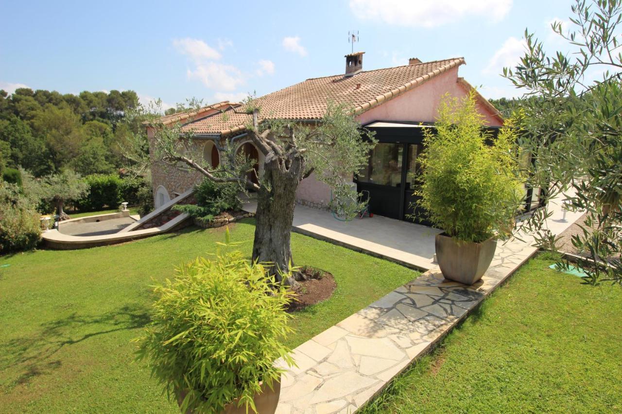 Villa Jalna Chambre, Suites Et Appartement Roquefort Les Pins Bagian luar foto