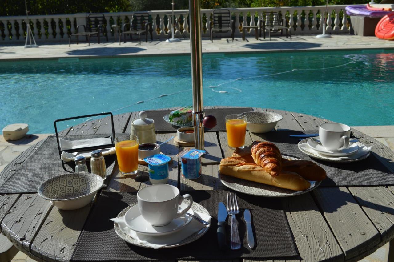 Villa Jalna Chambre, Suites Et Appartement Roquefort Les Pins Bagian luar foto