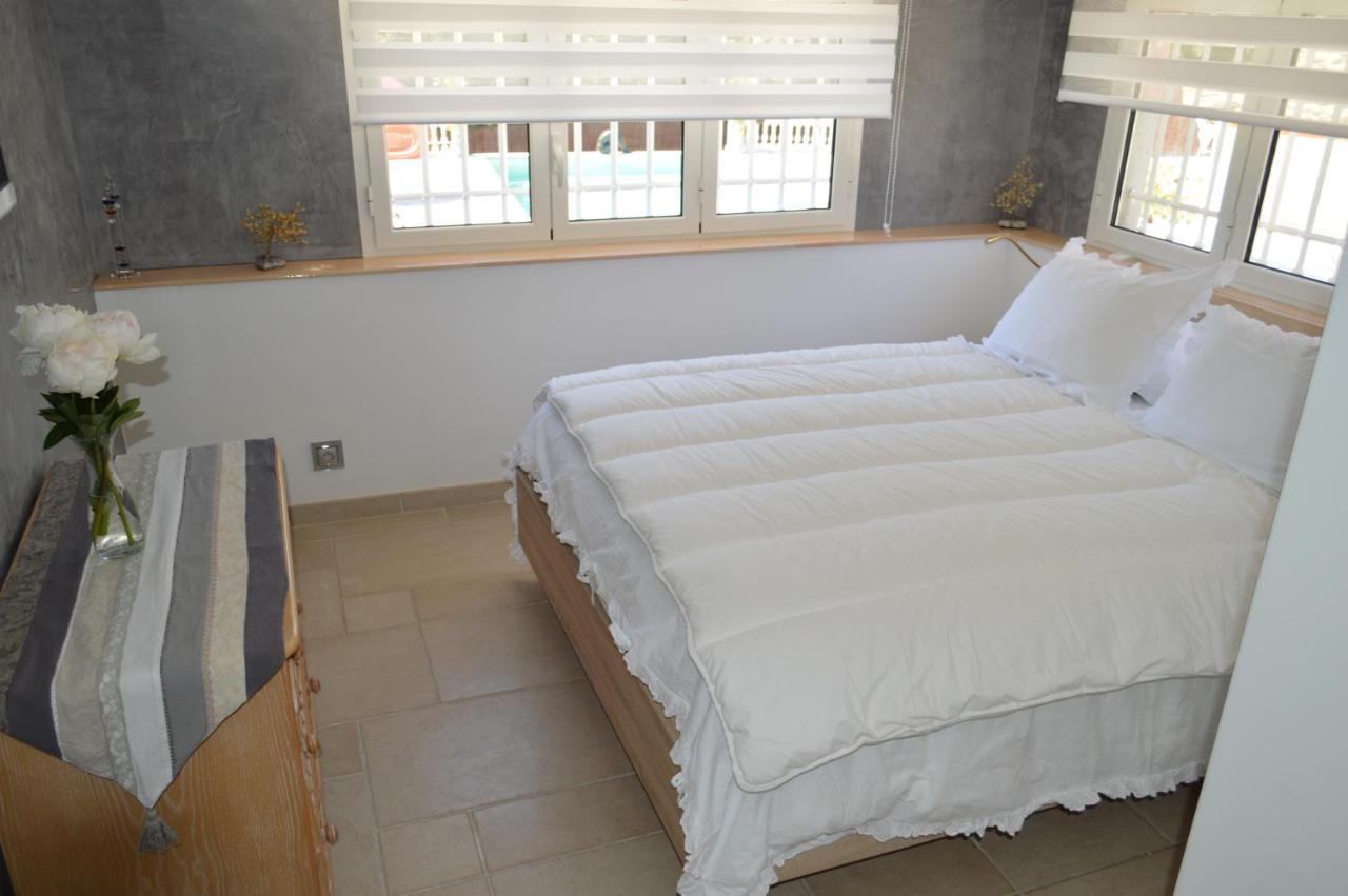 Villa Jalna Chambre, Suites Et Appartement Roquefort Les Pins Bagian luar foto