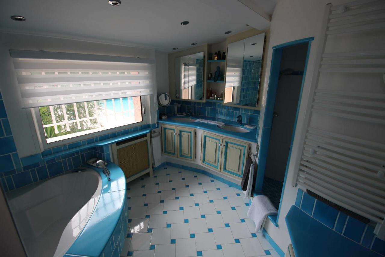 Villa Jalna Chambre, Suites Et Appartement Roquefort Les Pins Bagian luar foto